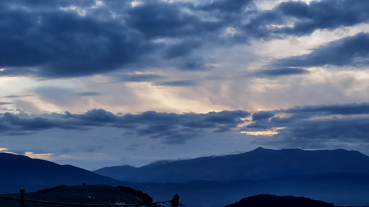 日出山早晨约阿尼纳希腊夏天视频素材