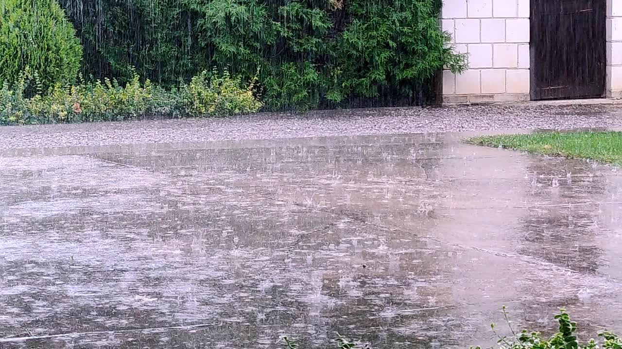 风暴和大雨的概念。降雨。视频素材