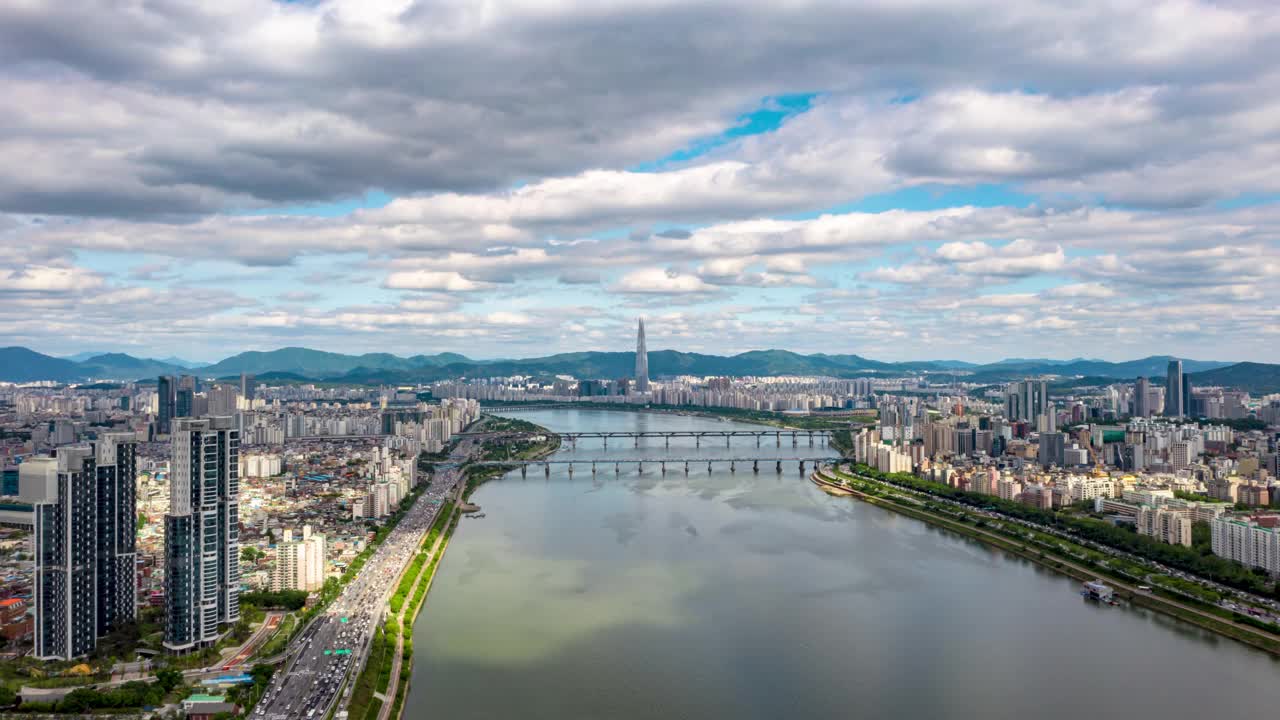 位于汉江附近的城水大桥附近的市中心/韩国首尔江南区视频素材