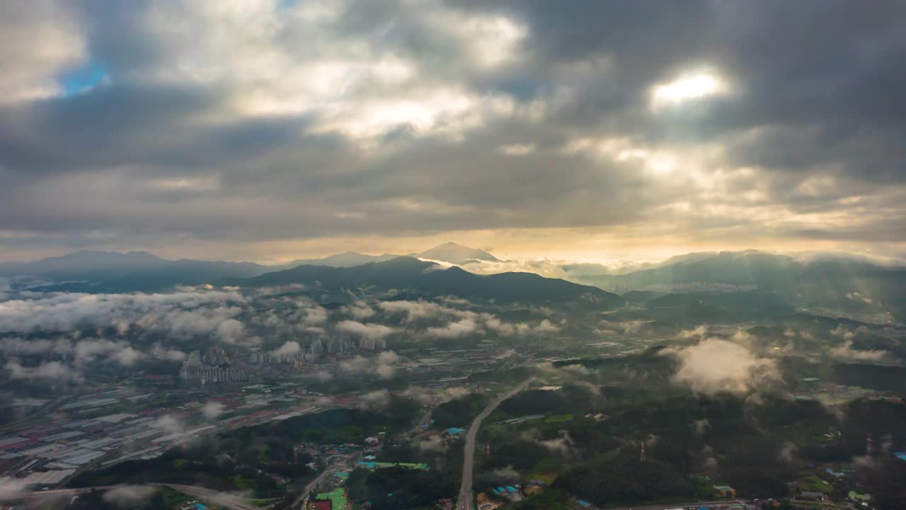 韩国京畿道南阳州市退溪院郡周边的山景和市中心视频素材