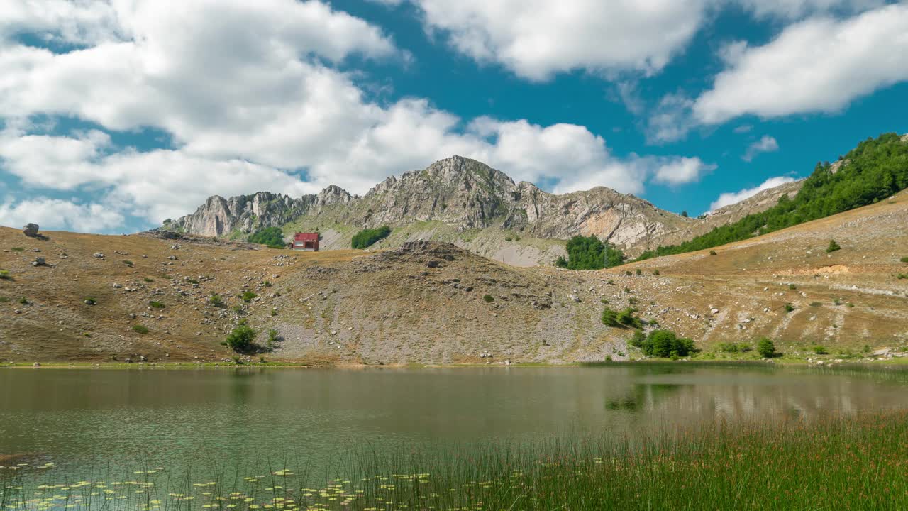 黑山的山湖和Bukumirsko jezero。视频素材