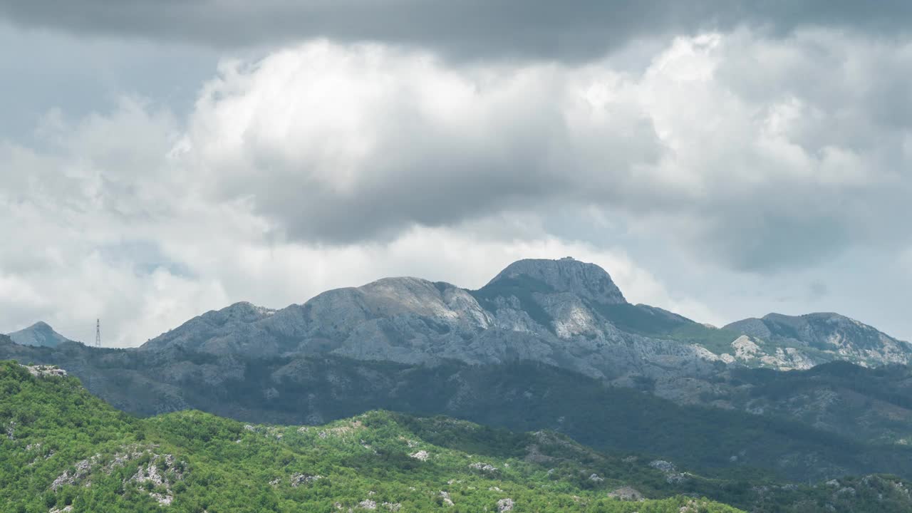 位于黑山西南部的Lovcen山国家公园最高山峰的全景。视频素材