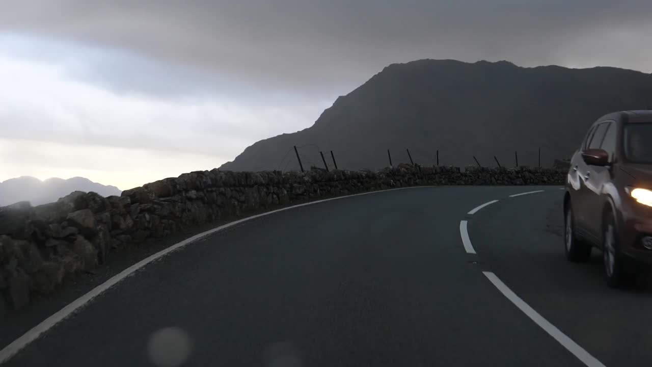 威尔士A4086山路开始下雨视频素材