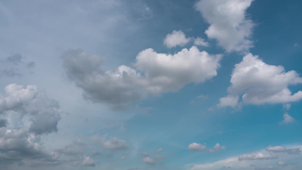 时间流逝4k粉红色云景柔和柔和的蓝色天空b卷素材自然背景。世界环境日云天鸟瞰图。天气预报说多云。抽象的色彩在大气中视频素材