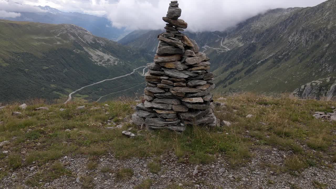 瑞士阿尔卑斯山全景与奥贝格姆斯附近的Rhône景观视频素材