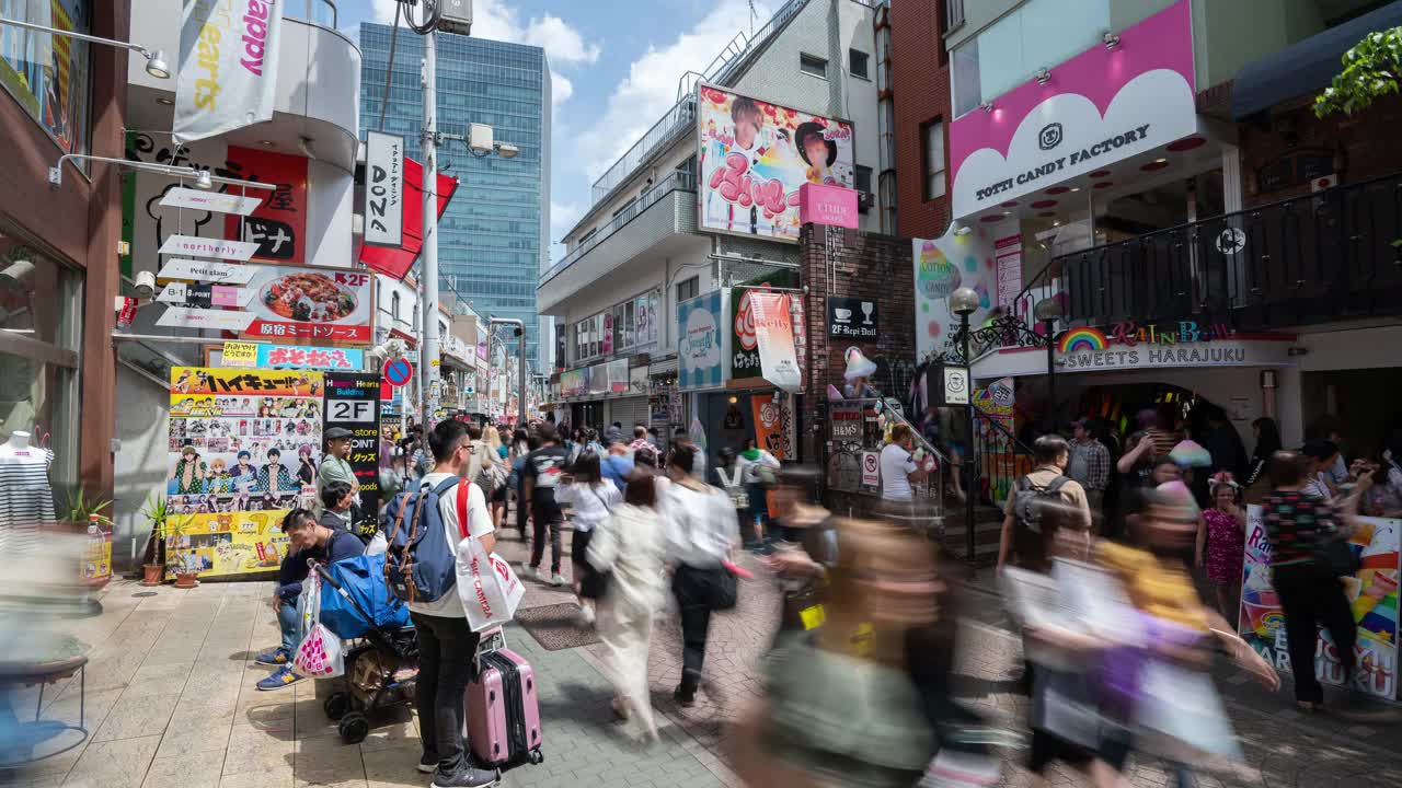 4K延时:日本东京原宿车站的著名时尚购物街竹下街挤满了行人。视频下载