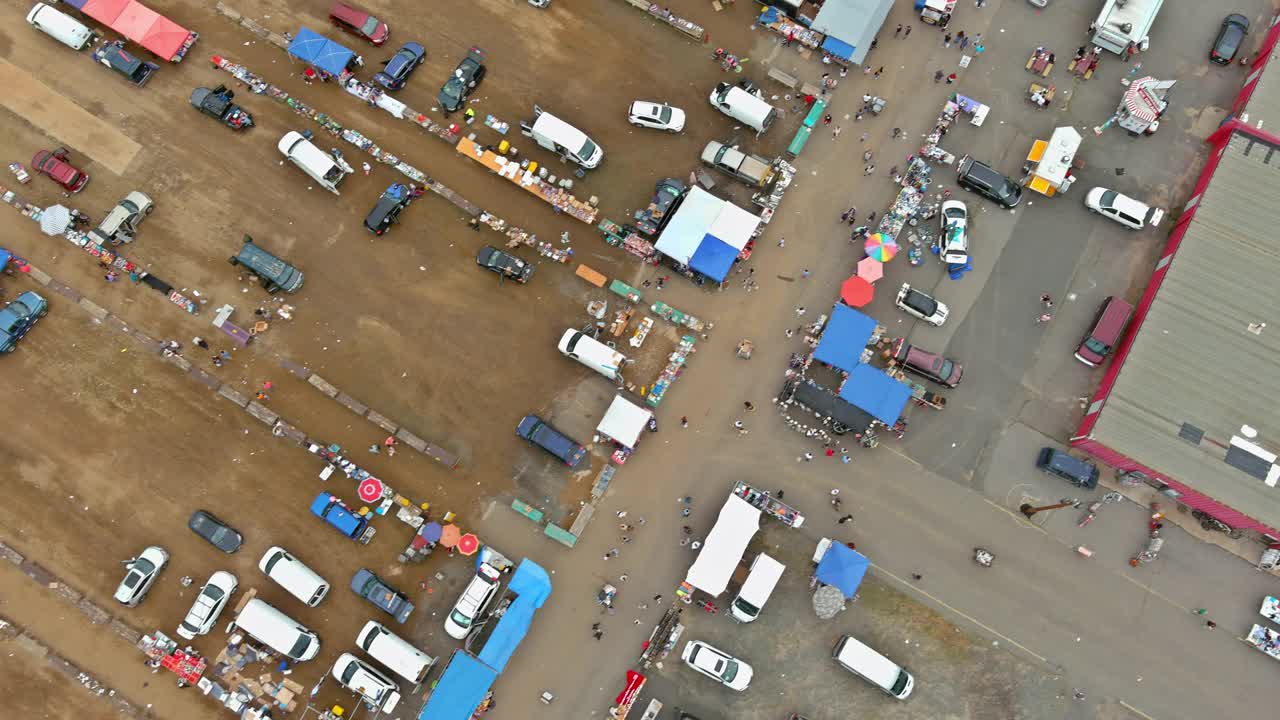 屋顶顶部多色跳蚤市场鸟瞰图在英格兰镇新泽西州美国视频素材