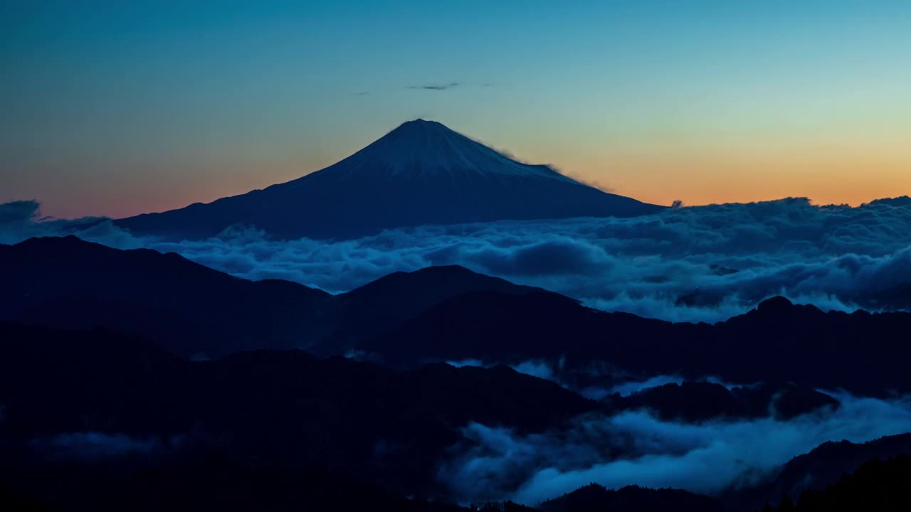 富士山与云海静冈县吉原市黎明时分视频素材