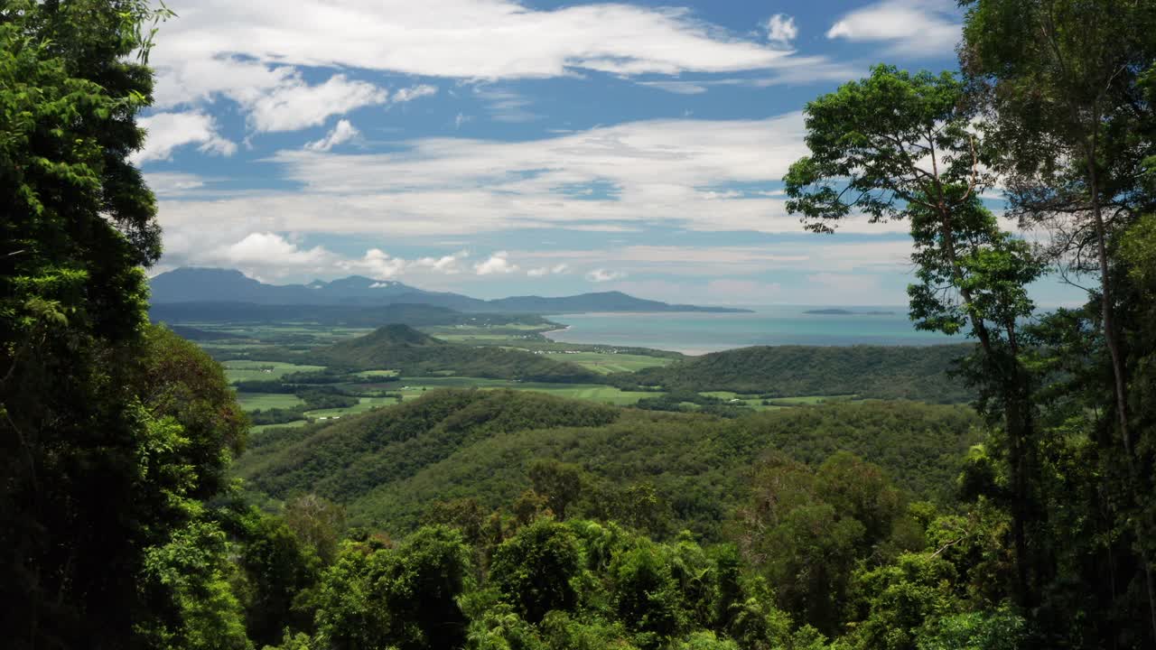 Mossman和Daintree雨林的鸟瞰图视频素材