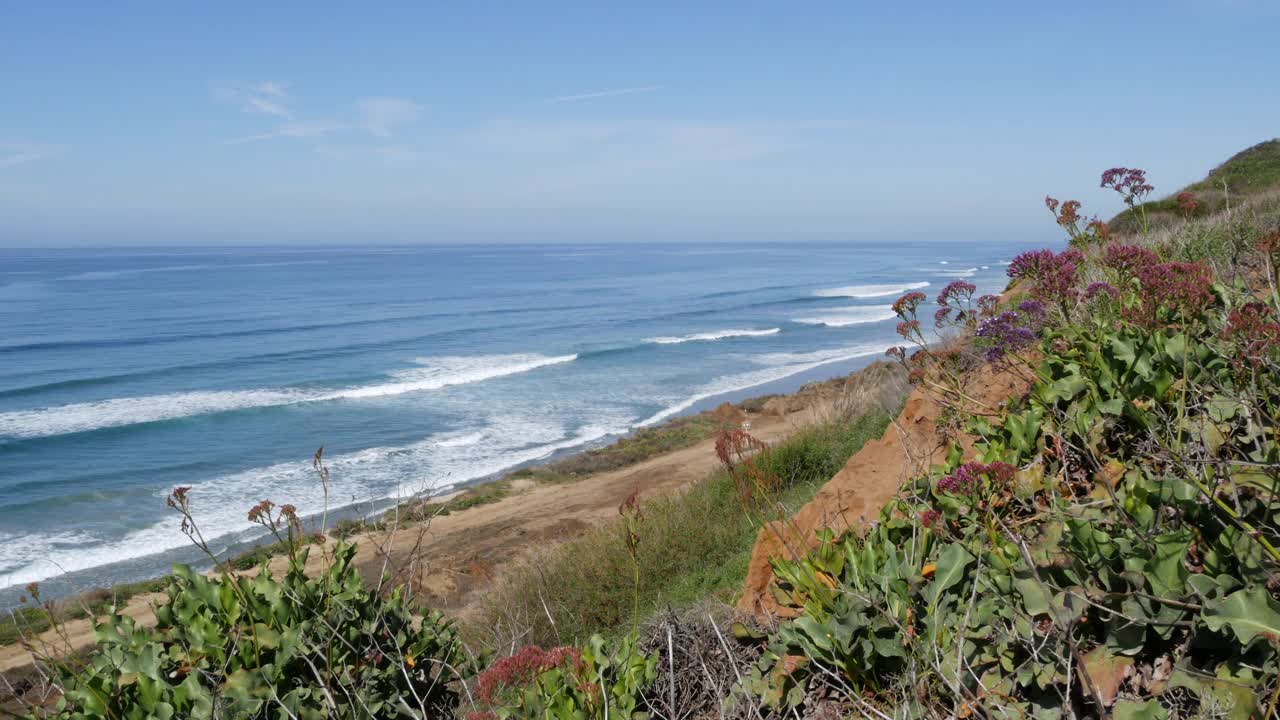 海景点，德尔马托里松，美国加利福尼亚海岸。大海涨潮，碧波远眺视频素材