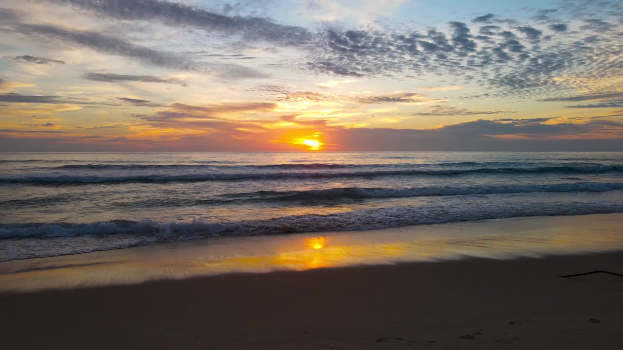 海滩上的日落视频素材