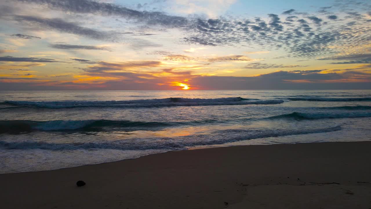 海滩上的日落视频素材