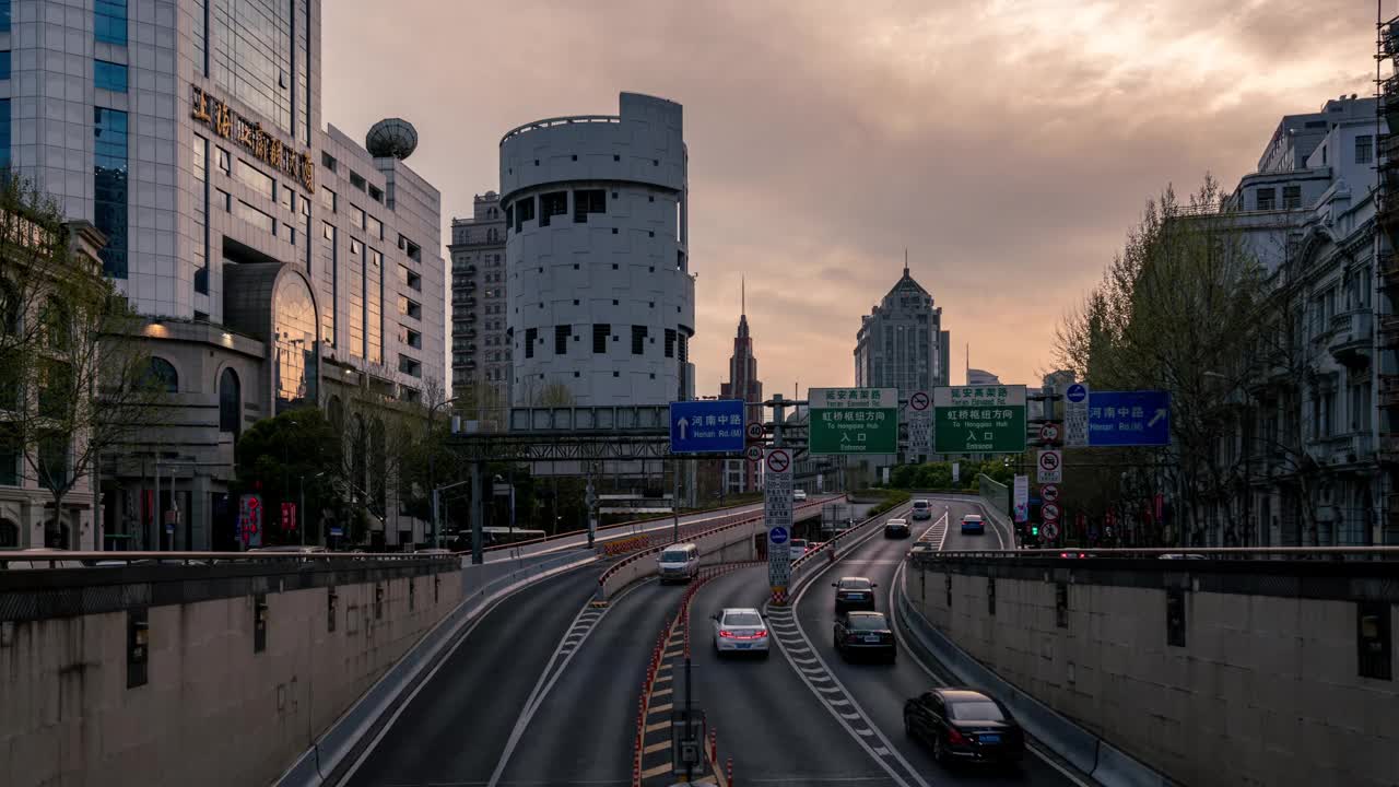 上海市中心的高架桥和建筑背景视频素材