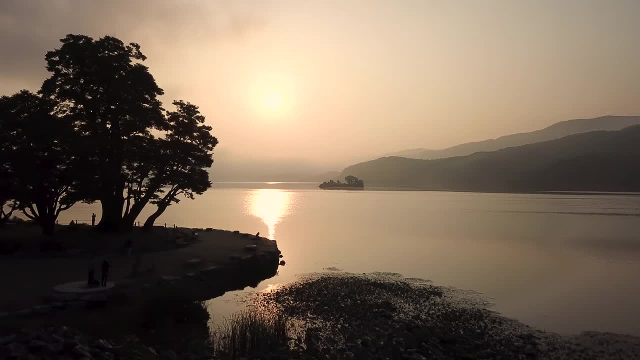 黎明时分，南汉江附近的阳水郡的日出和云海的自然景色/京畿阳平郡视频素材