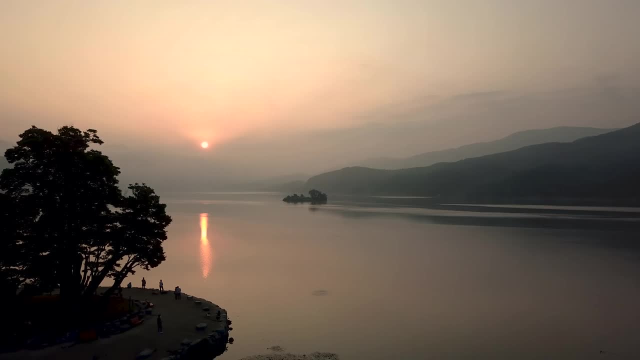 黎明时分，南汉江附近的阳水郡的日出和云海的自然景色/京畿阳平郡视频素材