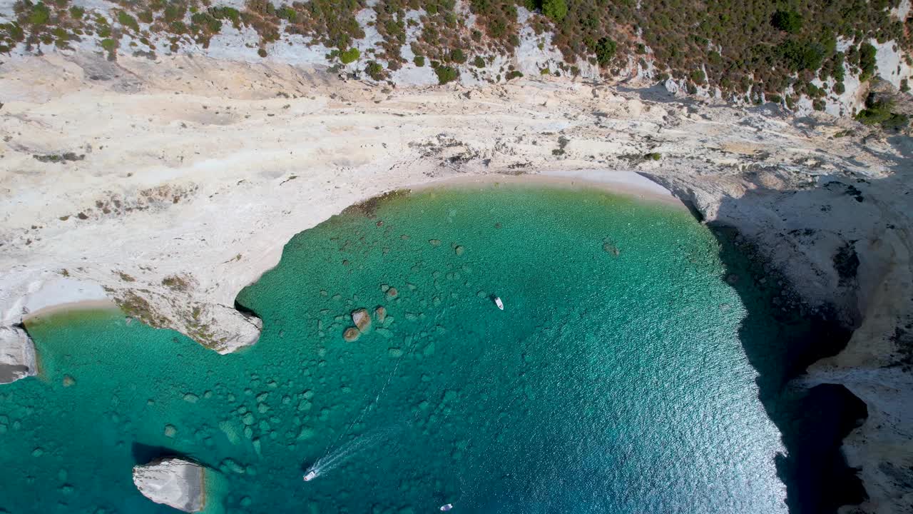 Zakynthos岛美丽的南海岸鸟瞰图视频素材