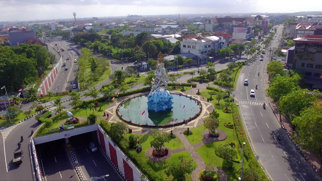 鸟瞰图登巴萨市，印度尼西亚巴厘岛视频下载