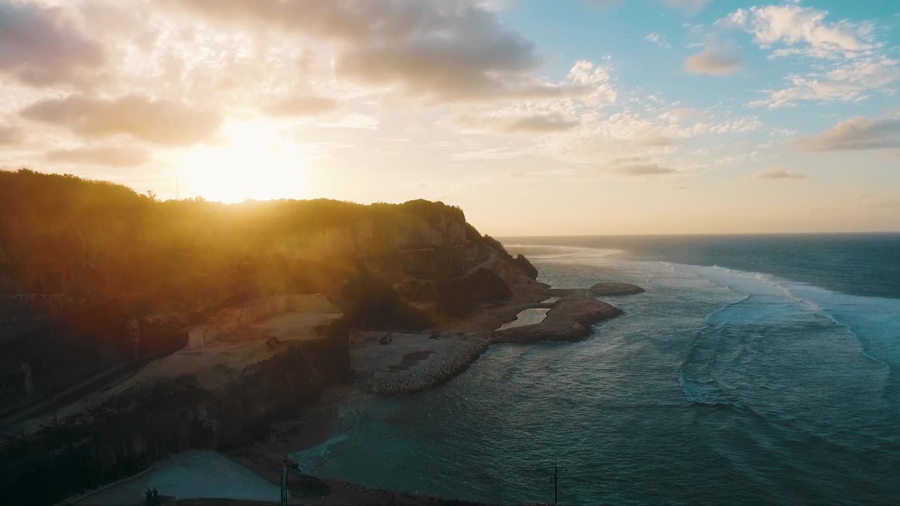 巴厘岛海上的空中日出视频素材