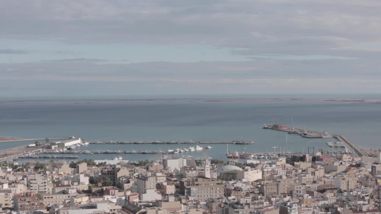 沿海城镇和海港的景观视频素材