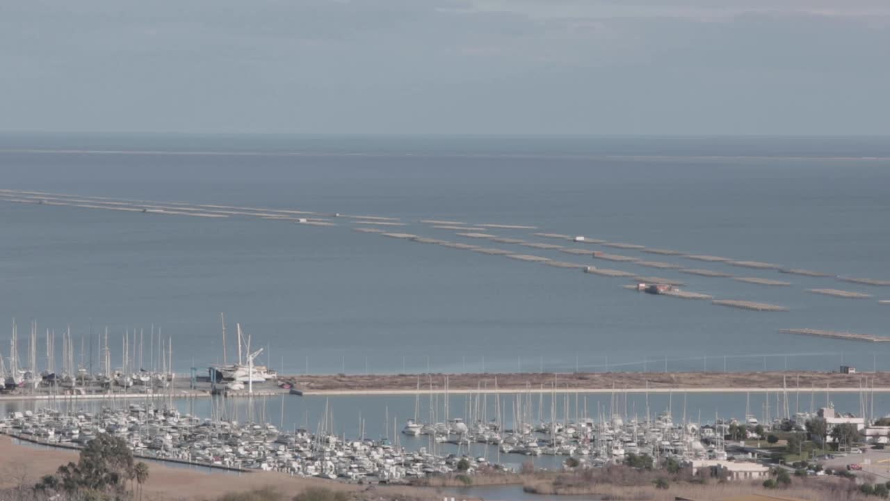 沿海城镇和海港的景观视频素材