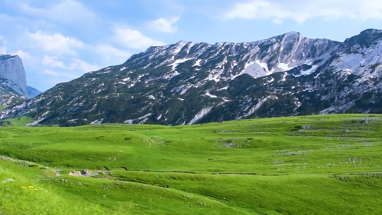 最高风景的高山公路旅行通过普雷沃伊塞德罗通行证。Durmitor国家公园。黑山。视频素材