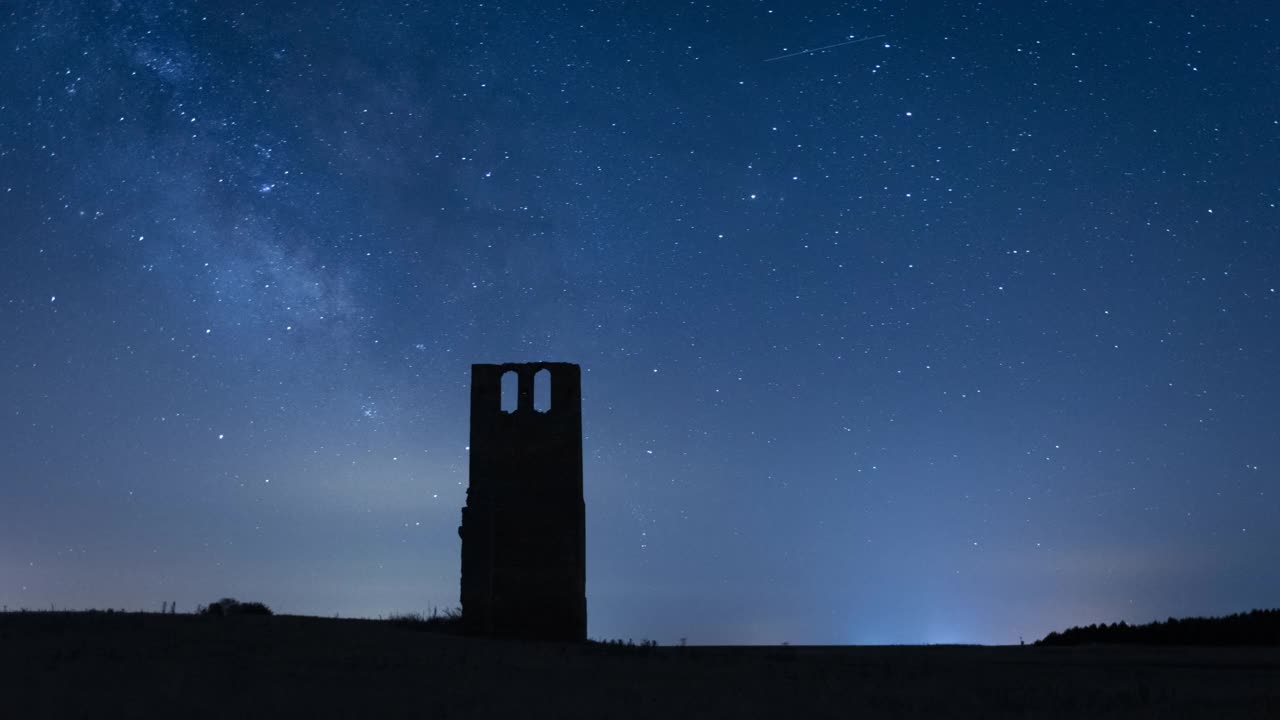 银河和星星穿越夜空，时间流逝视频素材