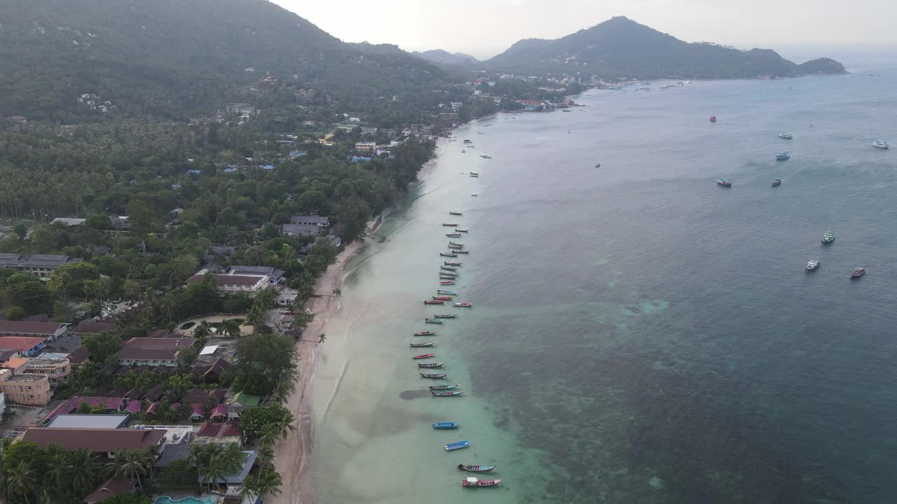 鸟瞰图的海洋和海滩，Koh Tao岛，泰国视频素材