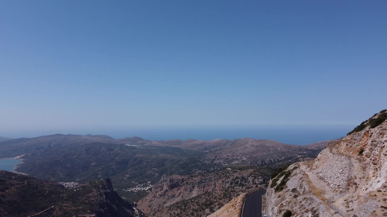 磨坊在运动在地中海，克里特岛，希腊的山顶视频素材