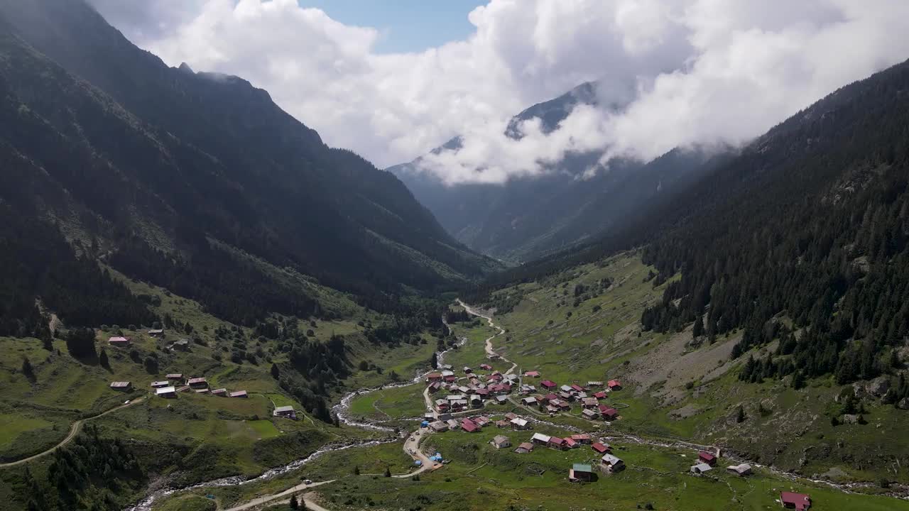 山村和高山草甸视频素材