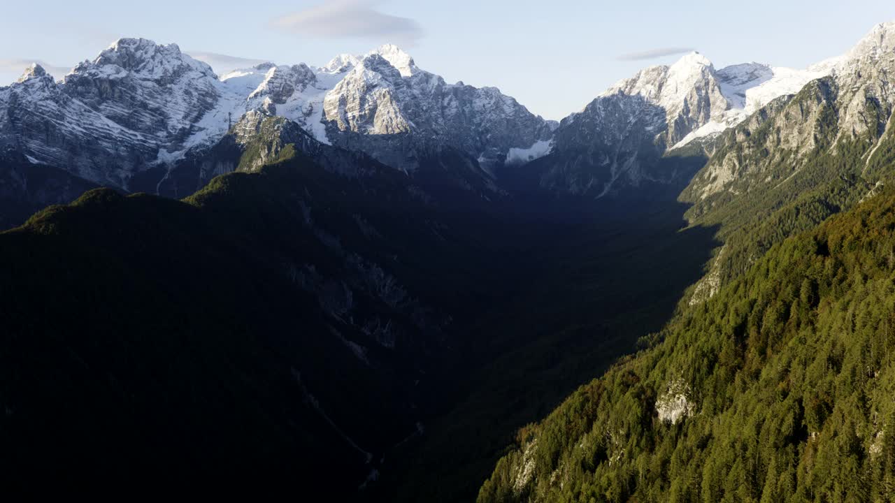 从空中拍摄的特里格拉夫国家公园、维拉塔山谷和特里格拉夫山视频素材