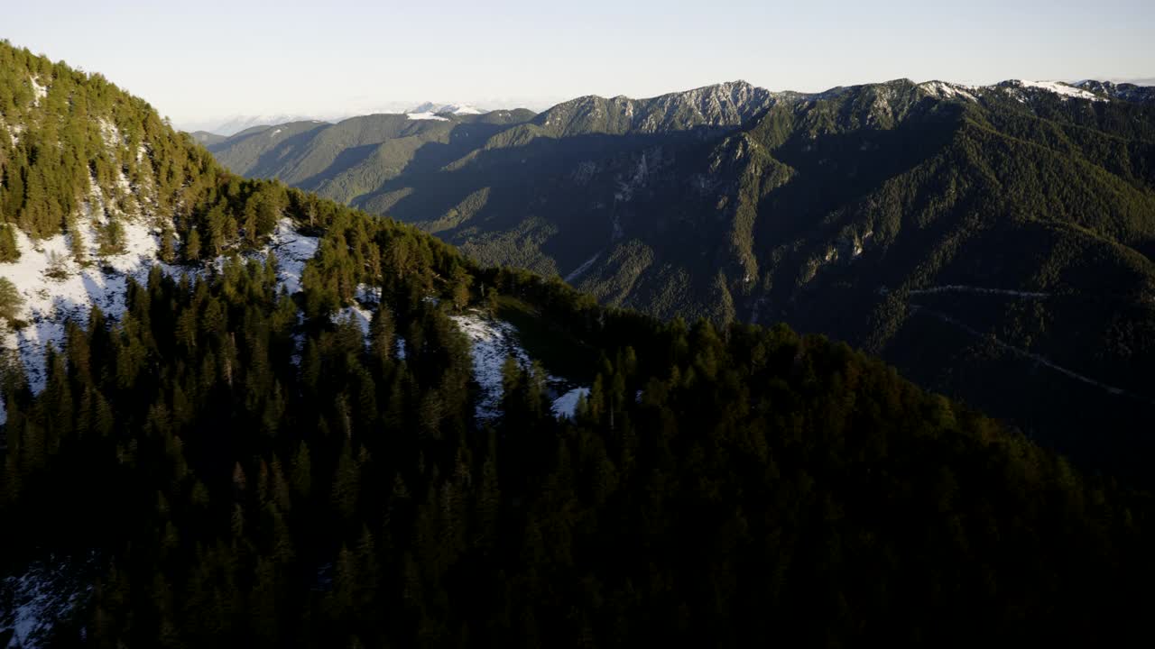 高空拍摄的萨瓦山谷视频素材