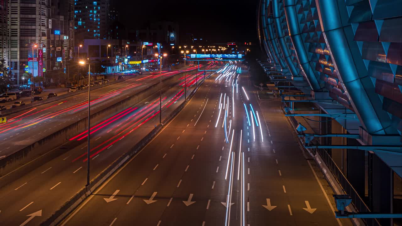 高速公路上光线小径的高角度视图视频素材