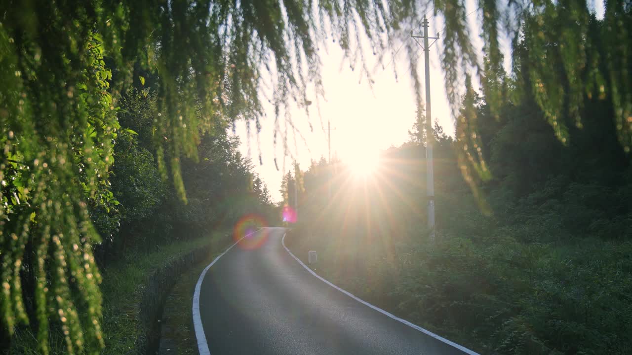 日落时的乡间山路视频素材