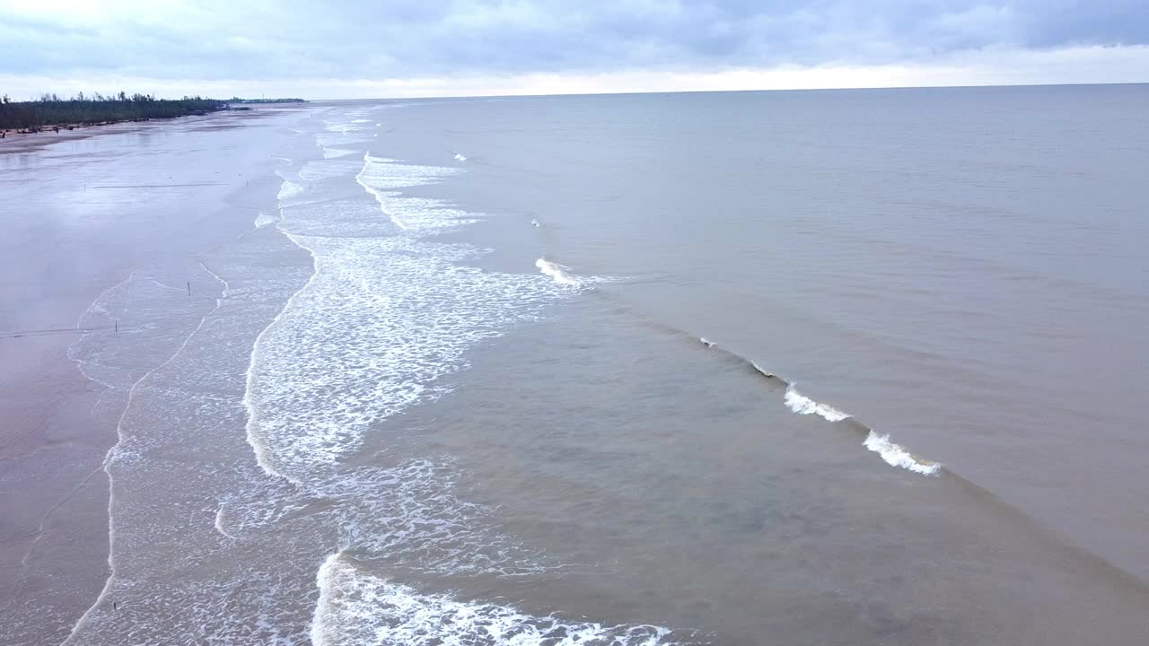 夏日阳光下的海滩海景视频素材