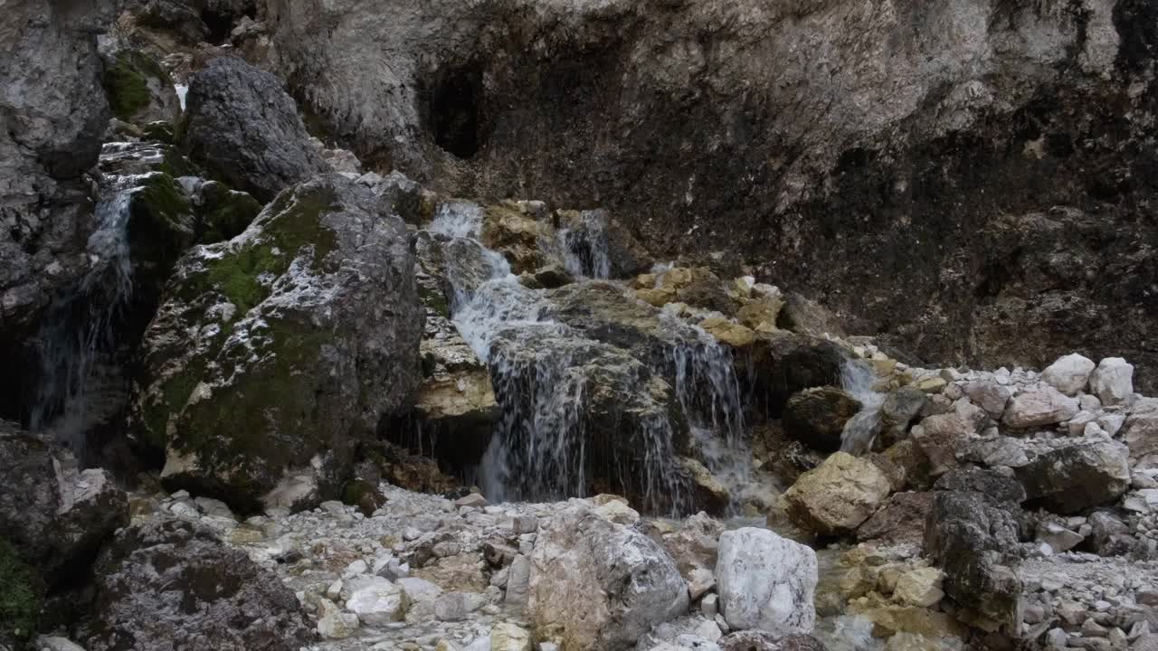 小瀑布视频素材