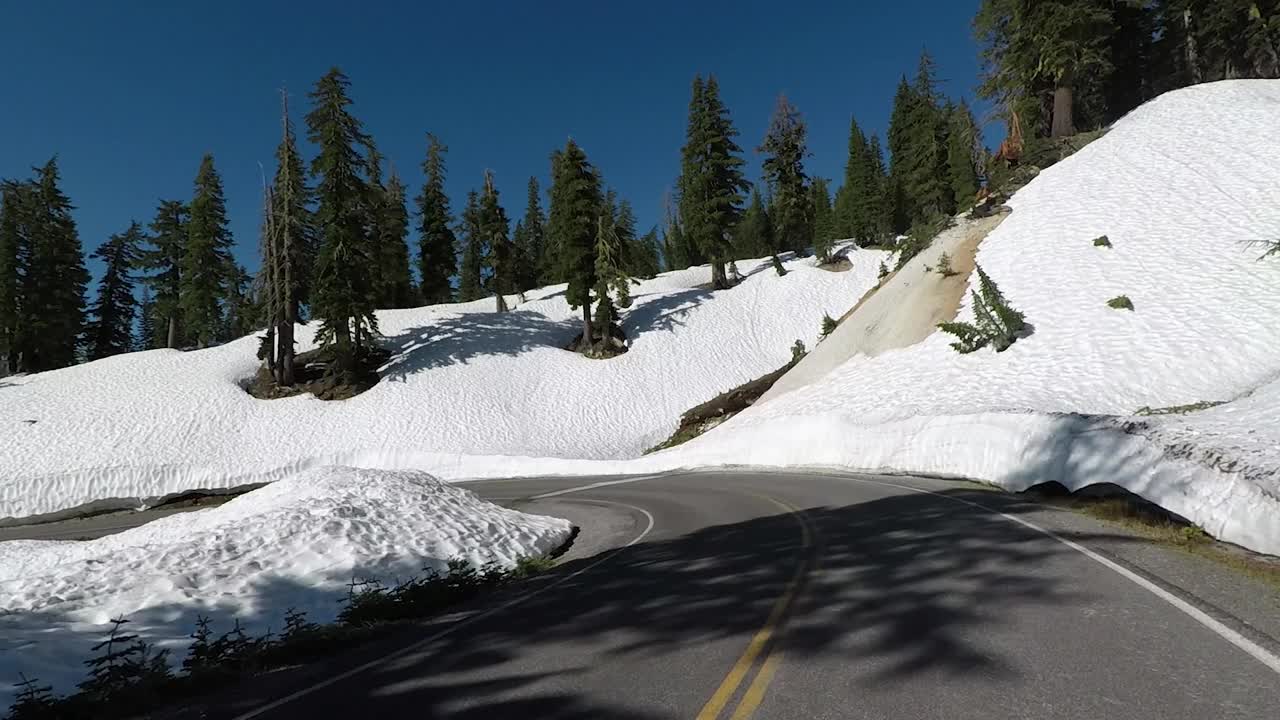 拉森的雪山路视频素材