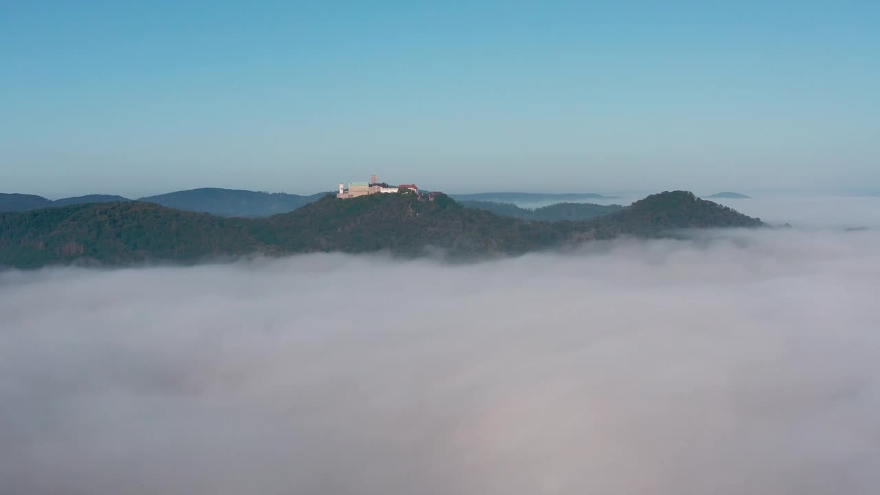 《晨雾中的瓦特堡城堡视频素材