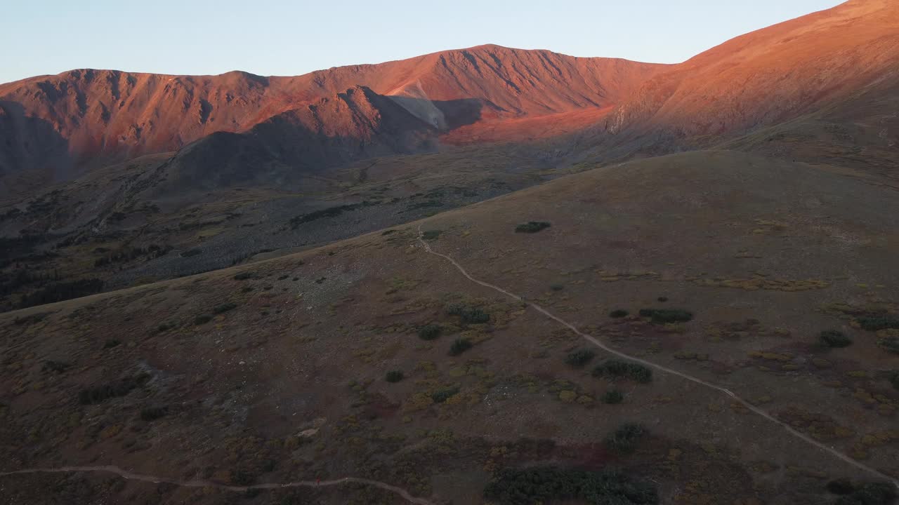 埃尔伯特山徒步旅行路线视频下载