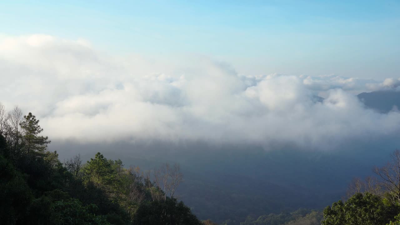 冬天的山峰和雾视频素材