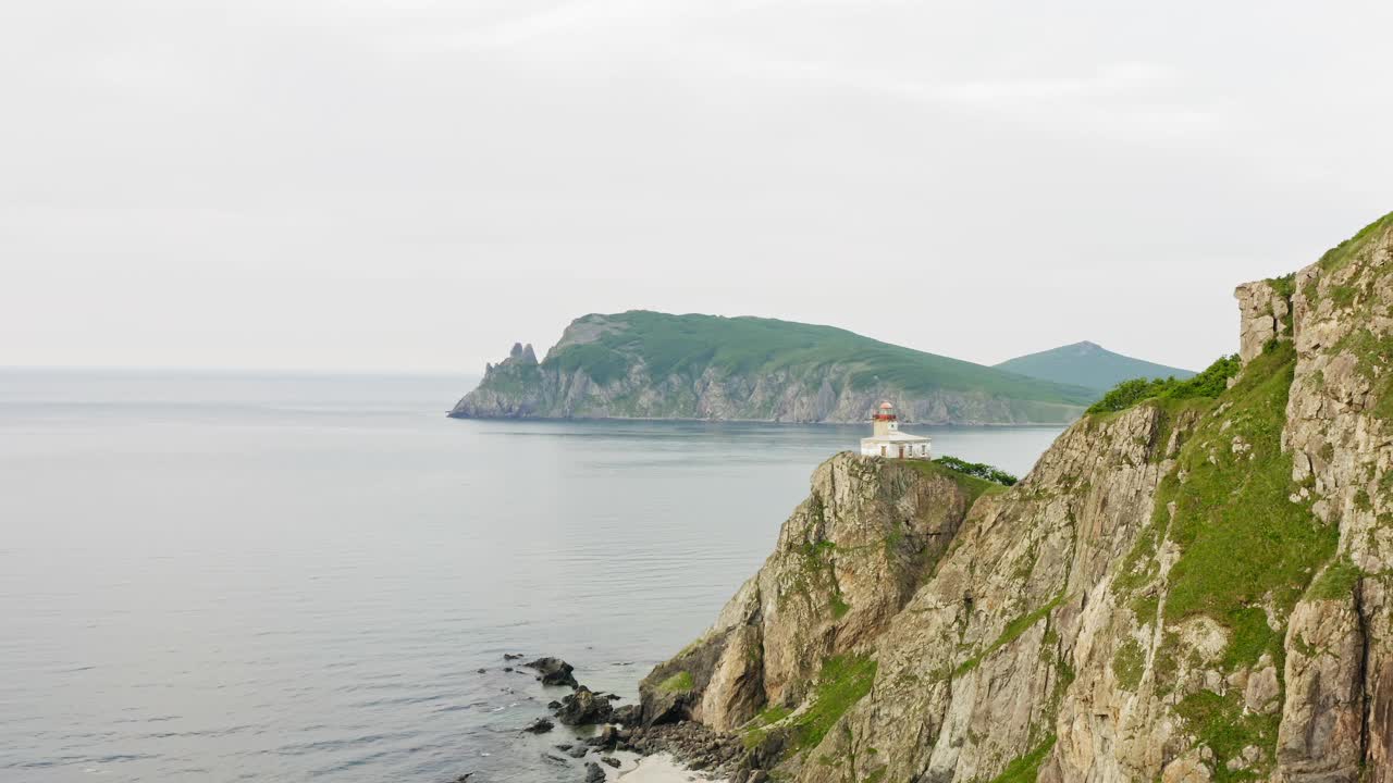 日本海沿岸的灯塔视频素材