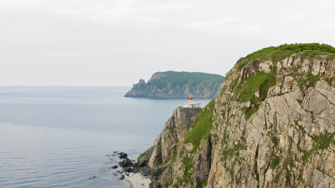 日本海沿岸的灯塔视频素材