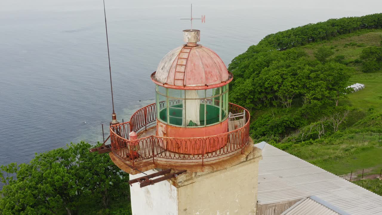 日本海沿岸的灯塔视频素材