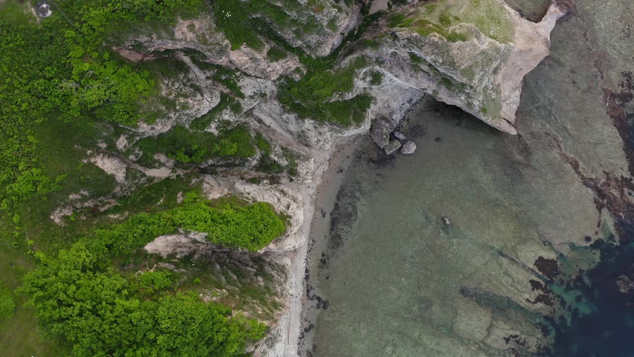 日本海沿岸的灯塔视频素材