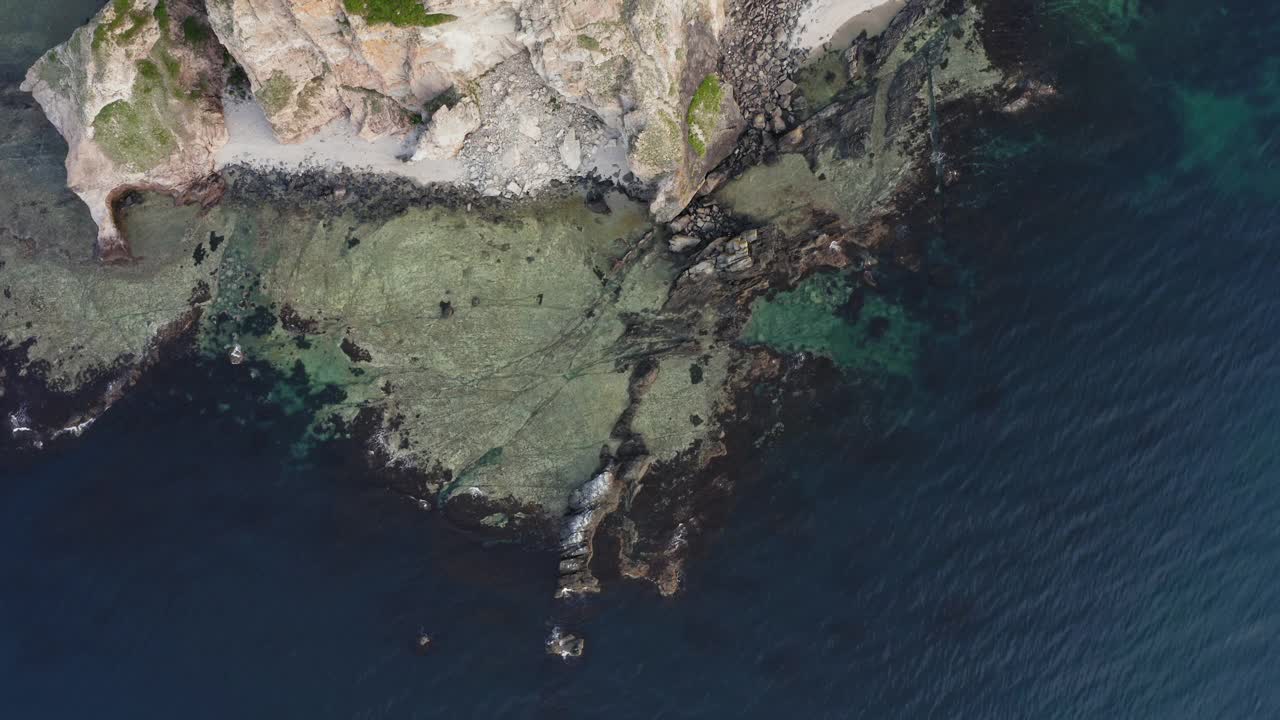 日本海沿岸的灯塔视频素材