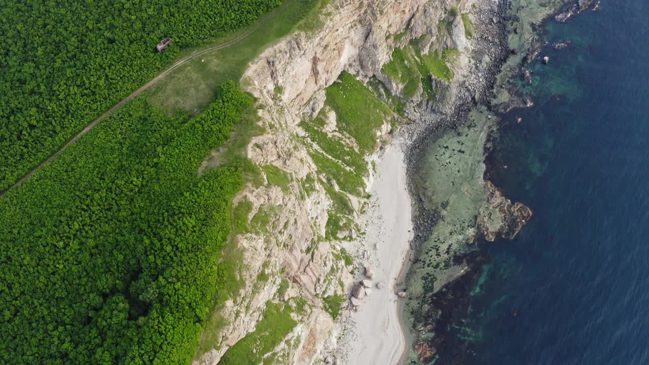 日本海沿岸的灯塔视频素材