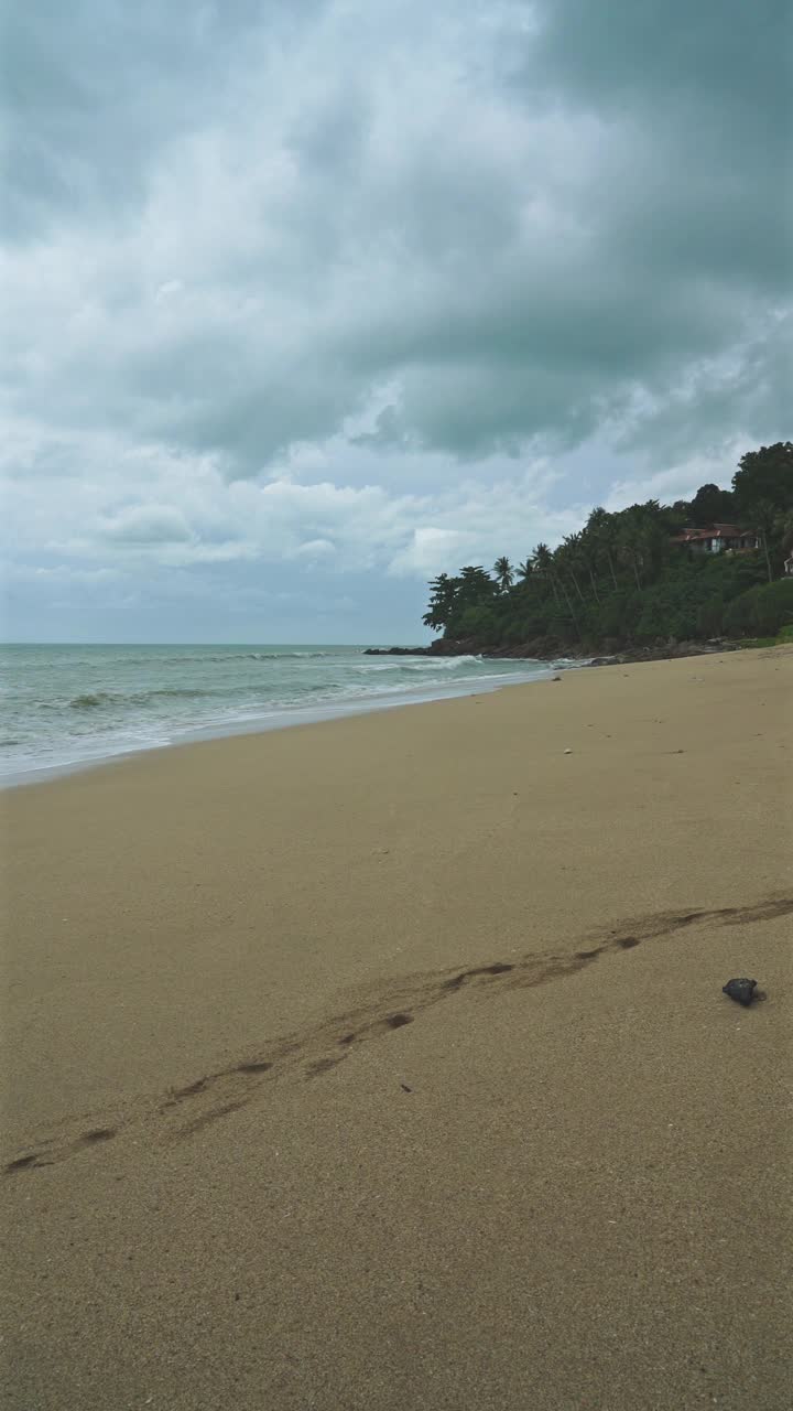 在安达曼海泰国的暴雨海景视频素材