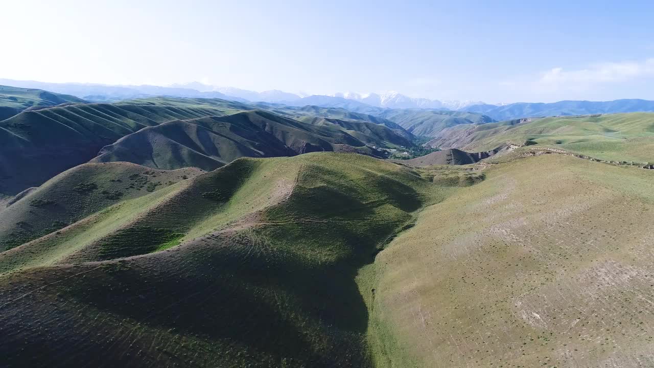 塔什干地区美丽山脉的全景图。Zamin。视频素材