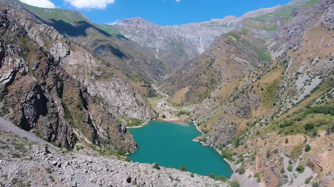 塔什干地区美丽山脉的全景图视频素材