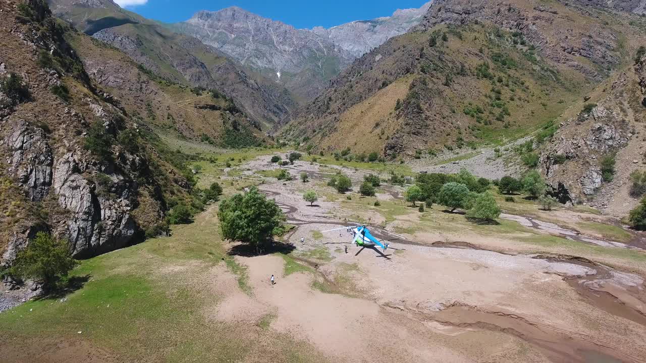 塔什干地区美丽山脉的全景图视频下载