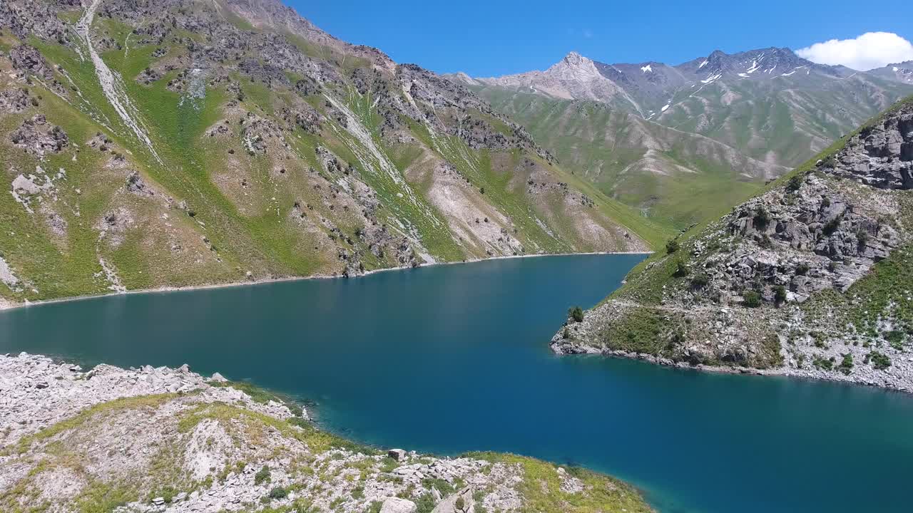 塔什干地区美丽山脉的全景图视频素材